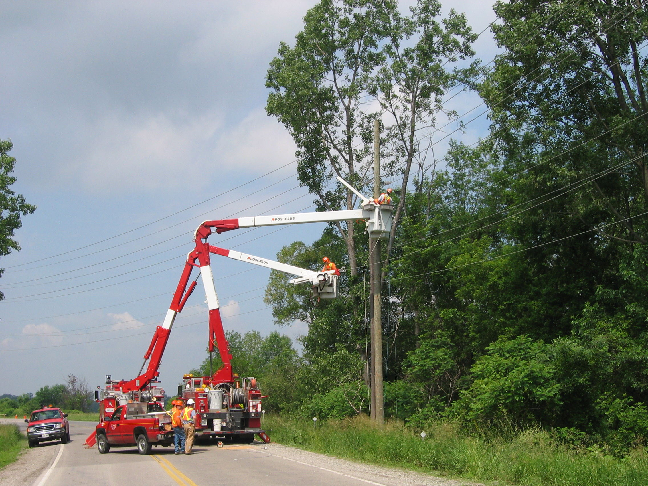Replacing a hydro pole under "DE-ENERGIZED" conditions.